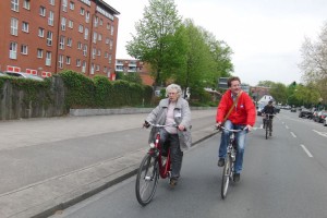 Marietta Exner und Martin Habersaat mit dem Rad in Glinde