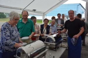 Martin Habersaat am Grillbuffet