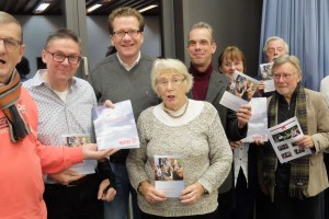 Foto: Martin Habersaat (3.v.l.) und Mitglieder der SPD Glinde