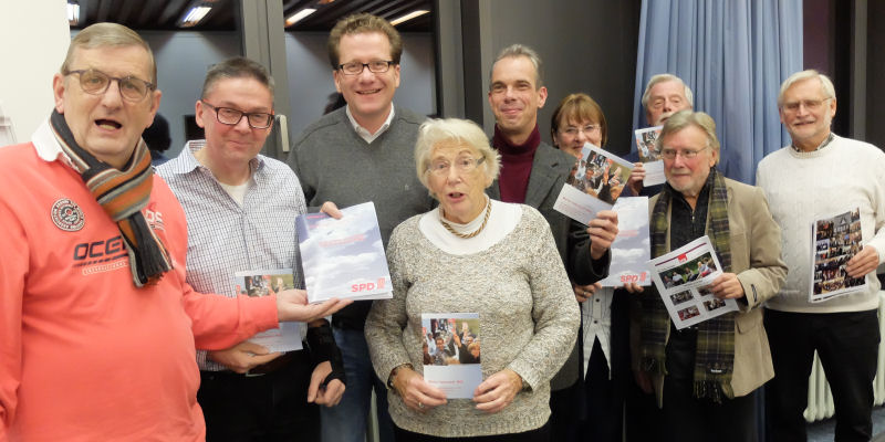 Foto: Martin Habersaat (3.v.l.) und Mitglieder der SPD Glinde