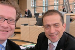 Martin Habersaat und Dirk Loßack in einer Sitzungspause des Landtags