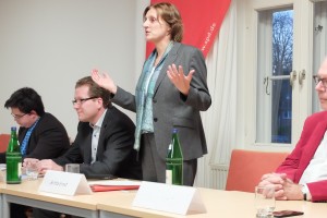 Britta Ernst referiert