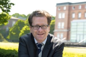 Martin Habersaat vor dem Landeshaus
